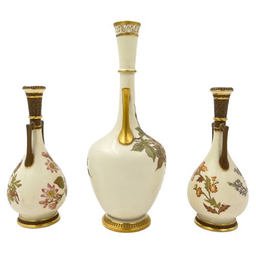 A FINE SET OF THREE PORCELAIN ROYAL WORCESTER VASES - ADDITIONAL PHOTO 4