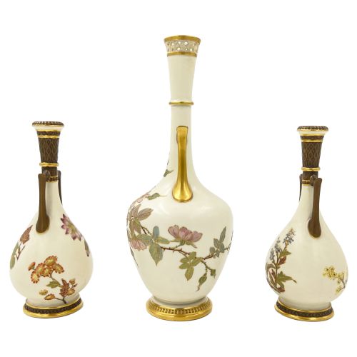 A FINE SET OF THREE PORCELAIN ROYAL WORCESTER VASES - ADDITIONAL PHOTO 5