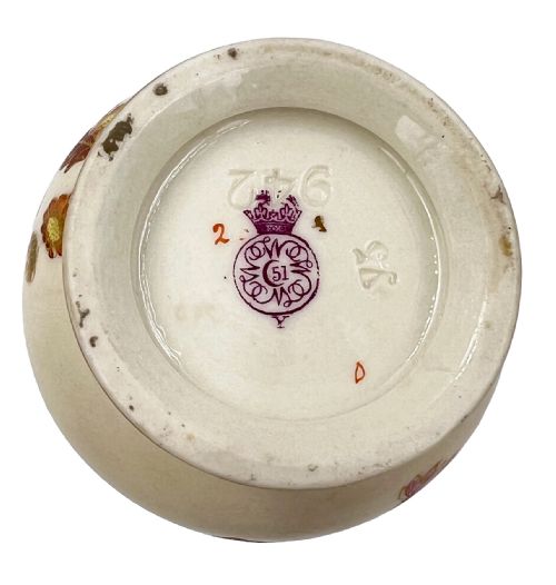 A FINE SET OF THREE PORCELAIN ROYAL WORCESTER VASES - ADDITIONAL PHOTO 9