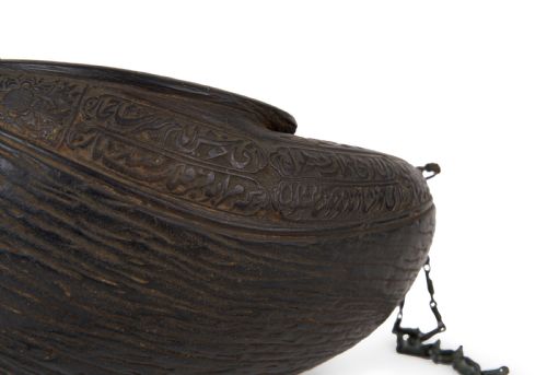 AN INSCRIBED COCO DE MAR KASHKUL AND SPIKE PERSIA 19TH CENTURY - ADDITIONAL PHOTO 3