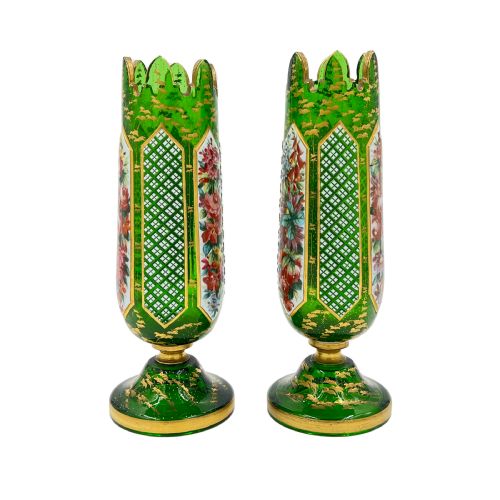 A PAIR OF GREEN BOHEMIAN FLASHED GLASS VASES 19TH CENTURY - ADDITIONAL PHOTO 1