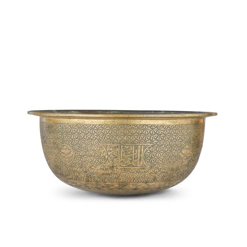 A LARGE MAMLUK ENGRAVED BRASS BASIN EGYPT OR SYRIA LATE 15THEARLY 16TH CENTURY - ADDITIONAL PHOTO 4
