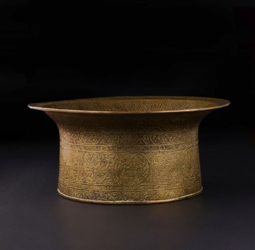 A MAMLUK ENGRAVED BRASS BASIN EGYPT OR SYRIA EARLY 16TH CENTURY - ADDITIONAL PHOTO 3