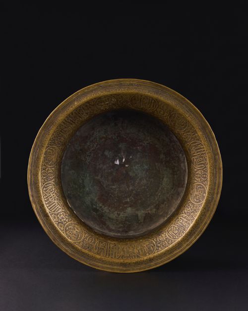 A MAMLUK ENGRAVED BRASS BASIN EGYPT OR SYRIA EARLY 16TH CENTURY - ADDITIONAL PHOTO 4