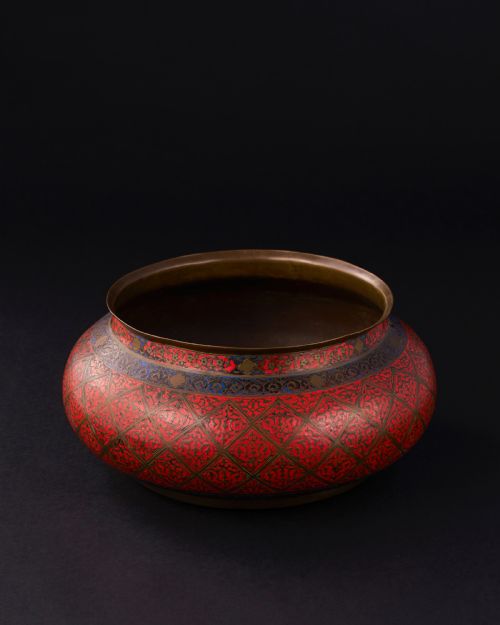 A RARE SAFAVID ENAMELLED BRASS BOWL PERSIA 16TH 17TH CENTURY - ADDITIONAL PHOTO 1