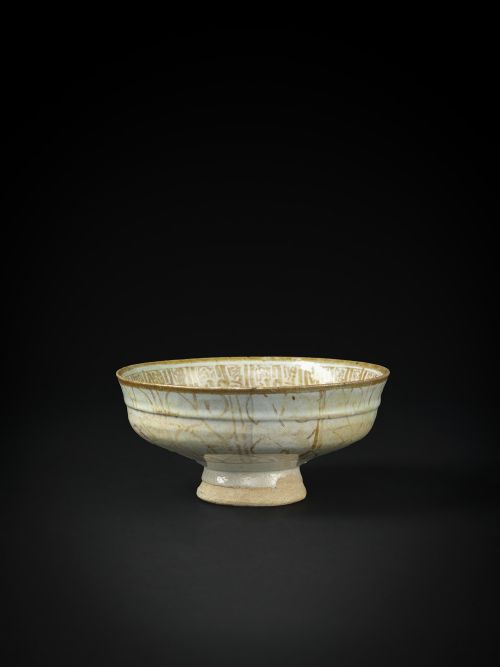 A KASHAN LUSTRE BOWL DEPICTING A HORSE AND RIDER PERSIA 12TH 13TH CENTURY - ADDITIONAL PHOTO 1