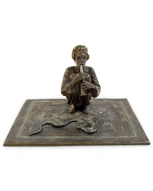 AN ORIENTALIST COLDPAINTED BRONZE SCULPTURE OF A SNAKE CHARMER FRANZ XAVER BERGMAN 20TH CENTURY - ADDITIONAL PHOTO 1