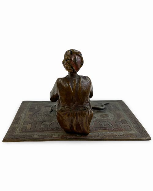 AN ORIENTALIST COLDPAINTED BRONZE SCULPTURE OF A SNAKE CHARMER FRANZ XAVER BERGMAN 20TH CENTURY - ADDITIONAL PHOTO 3
