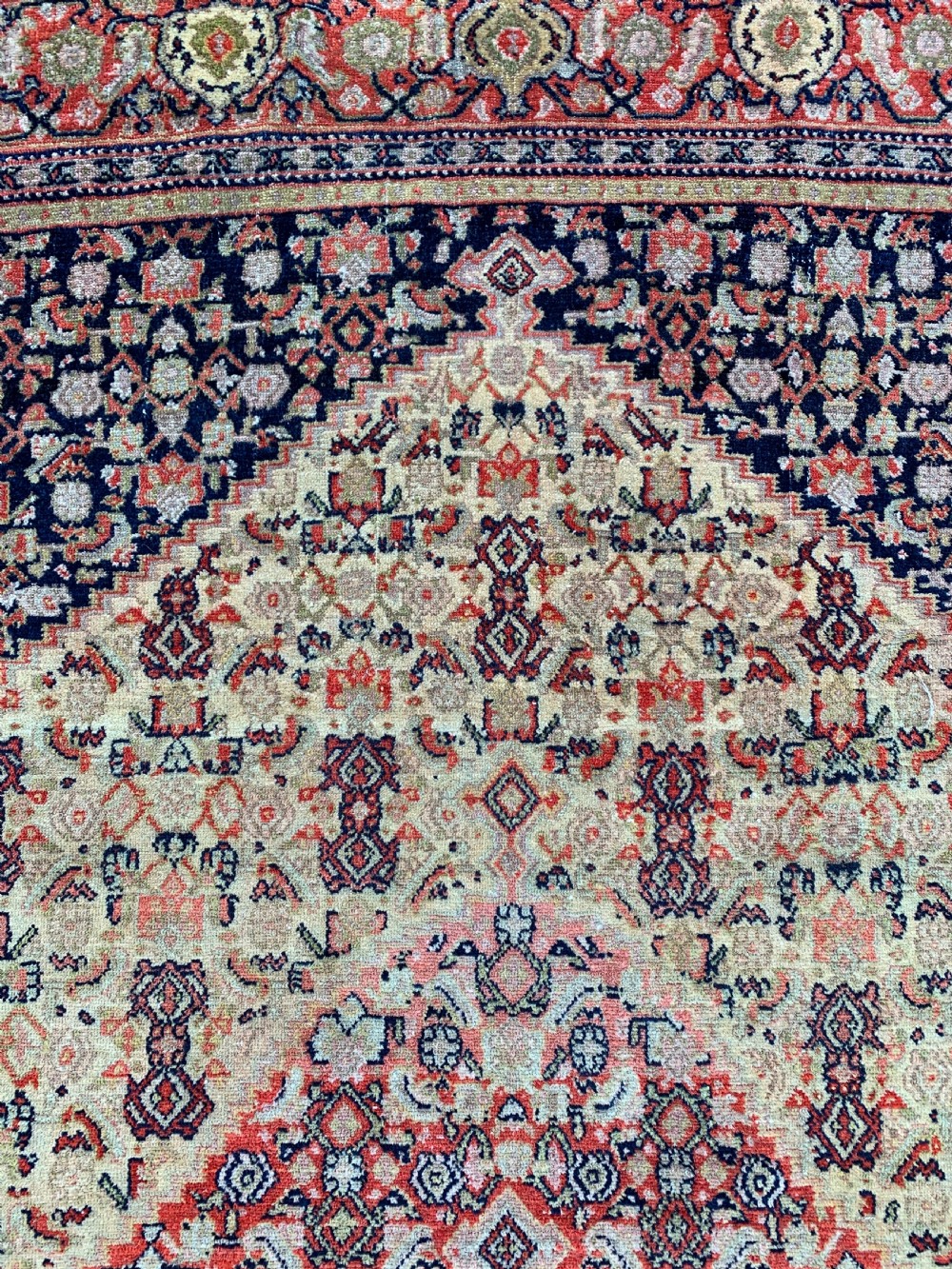 A FINE ANTIQUE SENNEH RUG, CIRCA 1880  View II