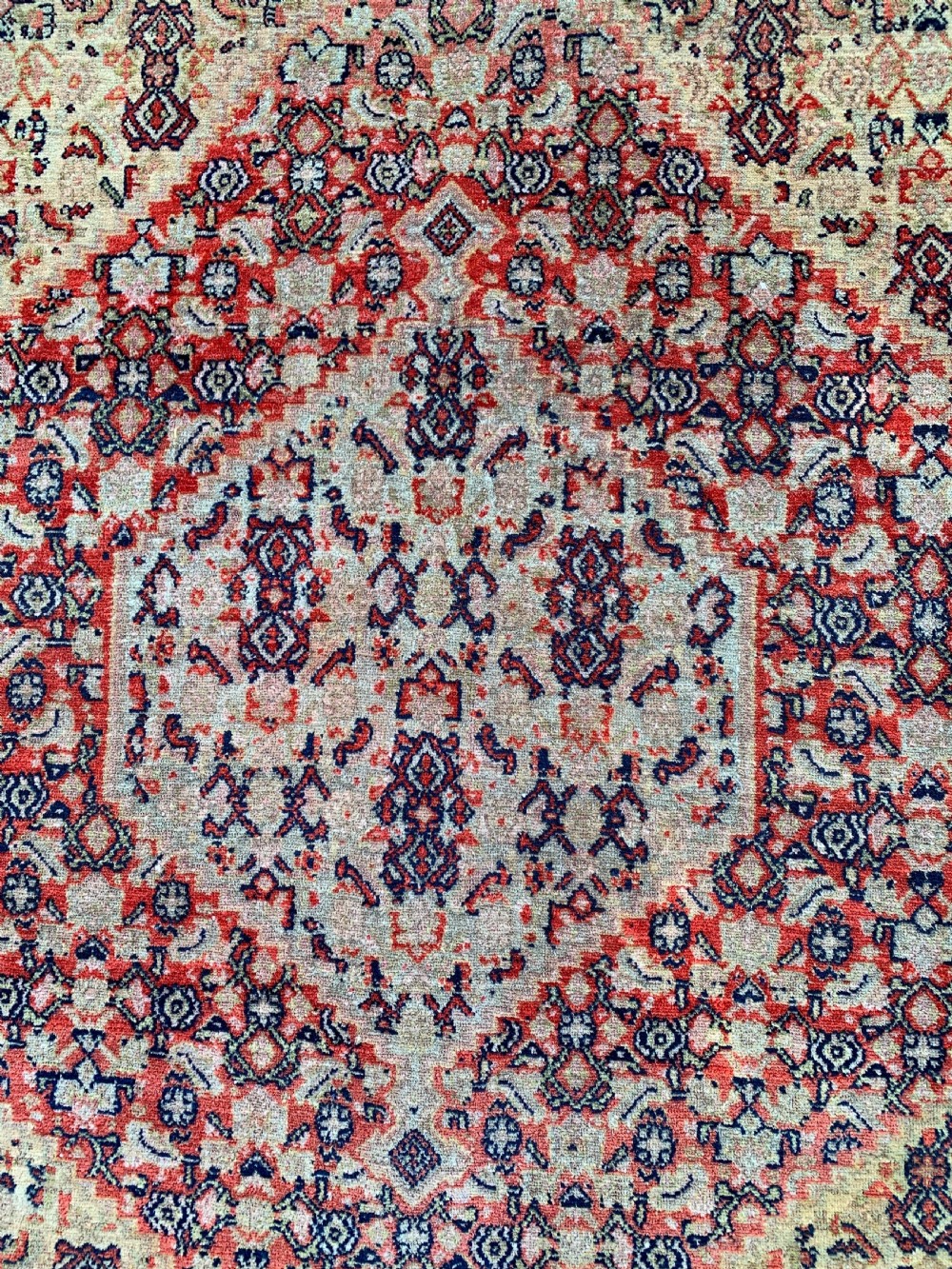 A FINE ANTIQUE SENNEH RUG, CIRCA 1880  View IV
