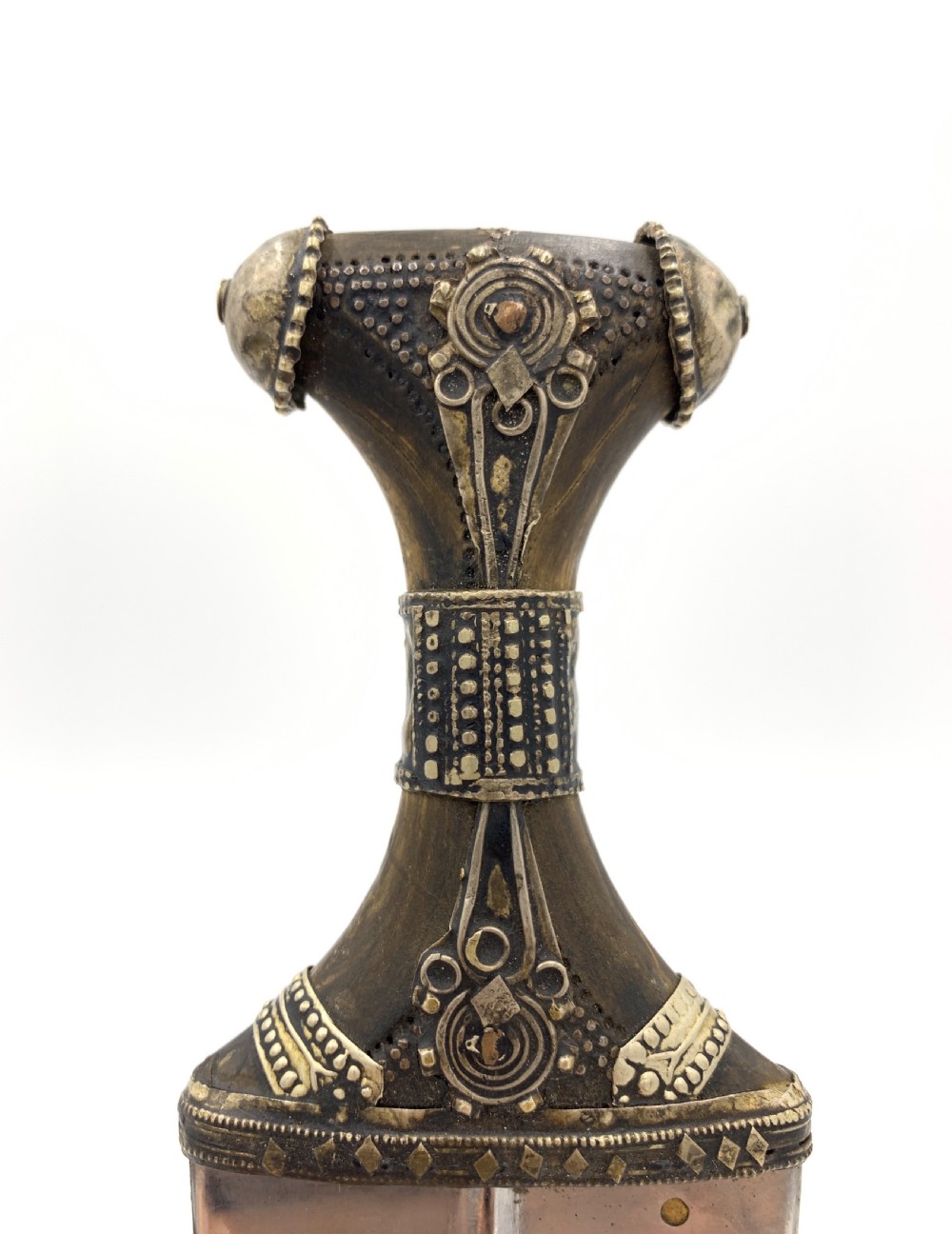 A curved Yemeni jambiya dagger in an intricately decorated silver sheath with a matching silver-mounted hilt. View VI