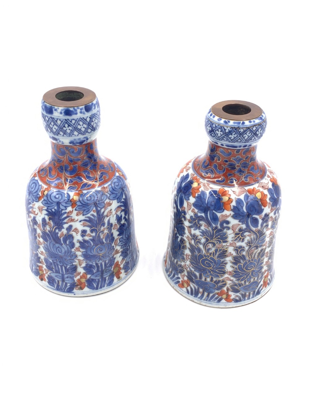 PAIR OF CHINESE IMARI DECANTERS, PHOENIX. KANGXI PERIOD, 18TH CENTURY  View III