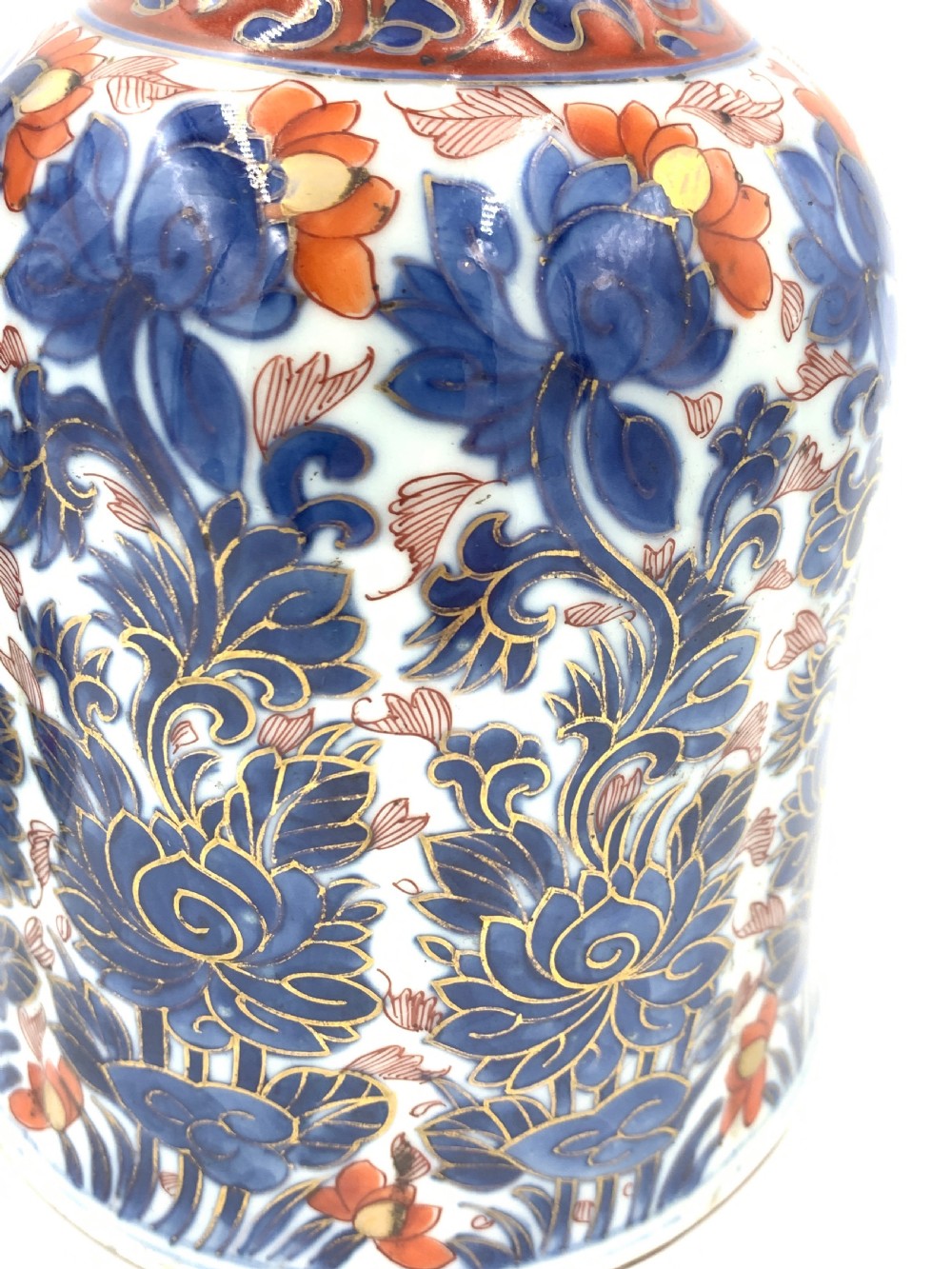 PAIR OF CHINESE IMARI DECANTERS, PHOENIX. KANGXI PERIOD, 18TH CENTURY  View V