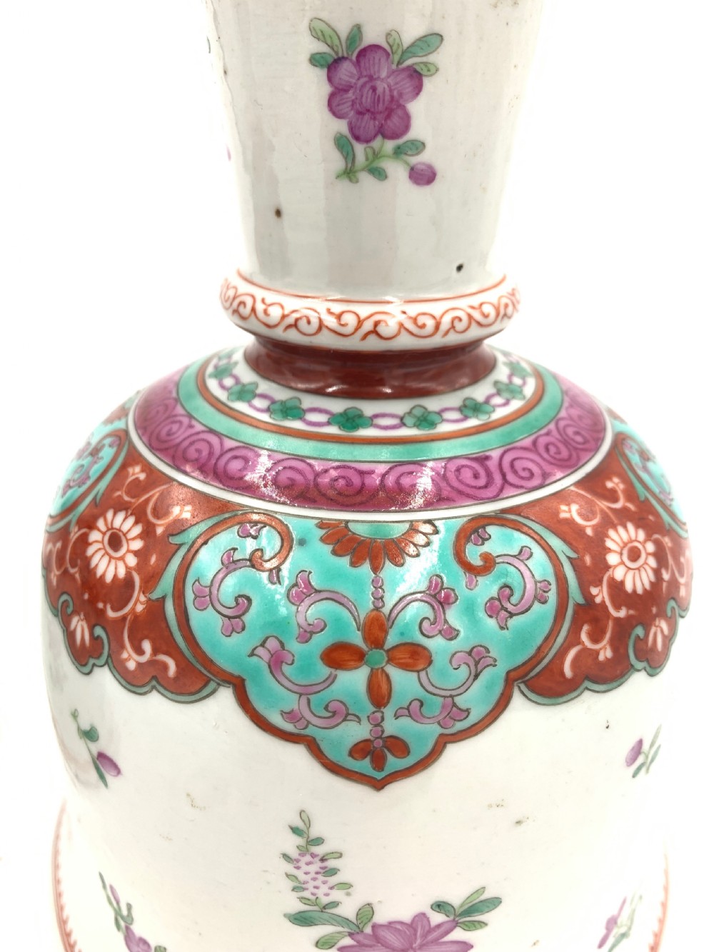 PAIR OF ANTIQUE CHINESE FAMILLE ROSE CANDLESTICK, CHINA, 18TH CENTURY View III