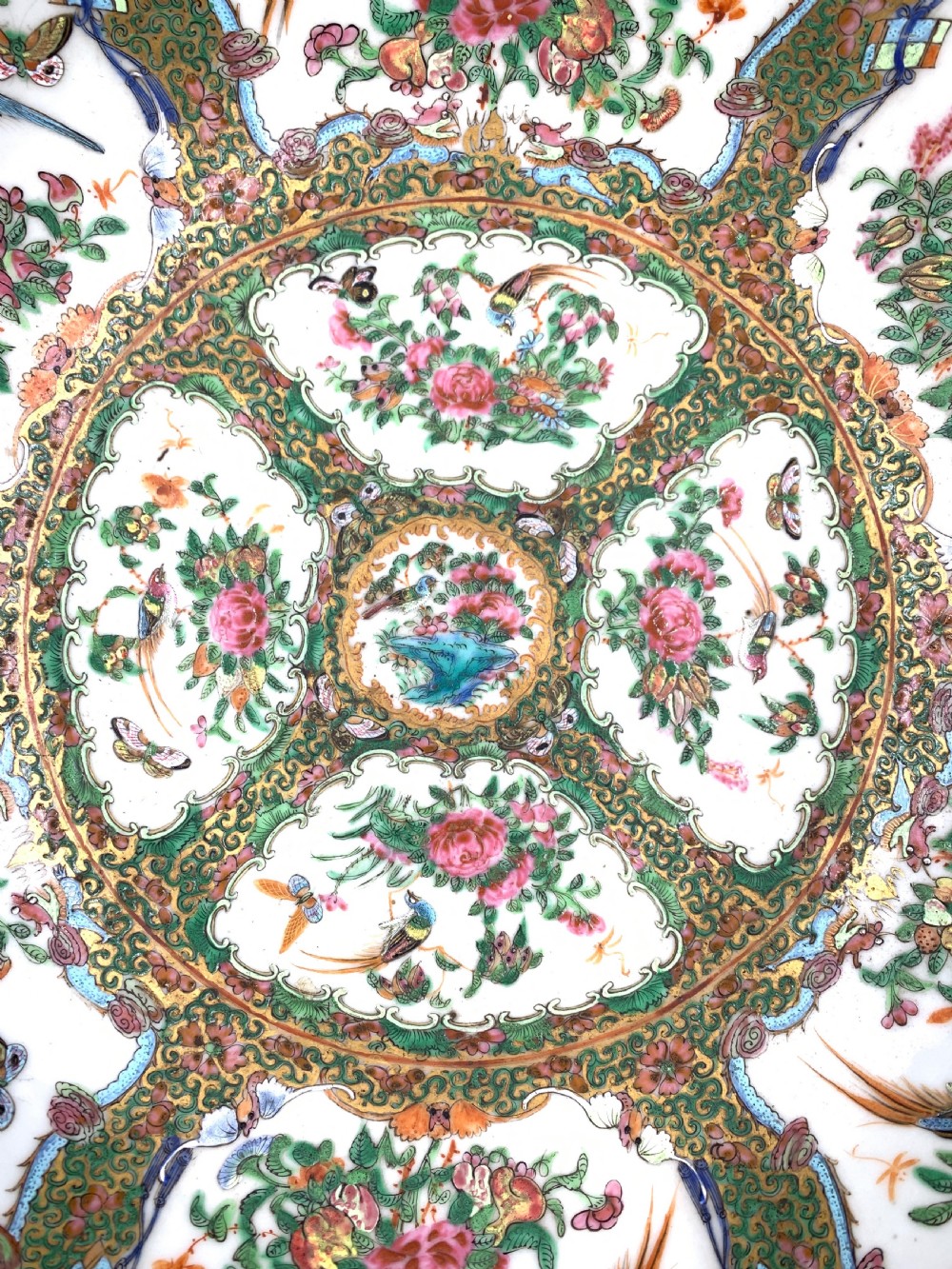 LARGE CHINESE CANTON FAMILLE ROSE BOWL, 19TH CENTURY  View III