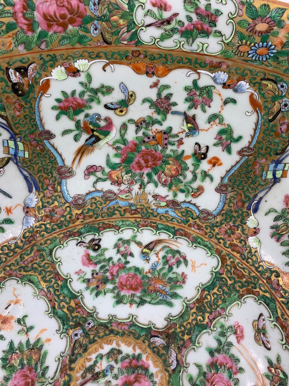 LARGE CHINESE CANTON FAMILLE ROSE BOWL, 19TH CENTURY  View IV