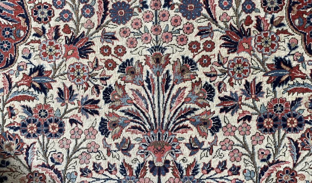 A FINE PAIR OF KASHAN RUGS, PERSIA  View III
