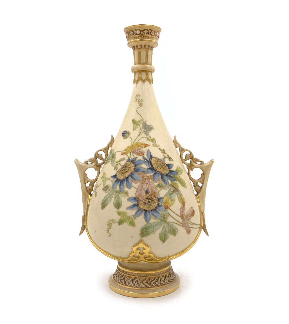 LATE 19TH CENTURY ROYAL WORCESTER CERAMIC BUD VASE 