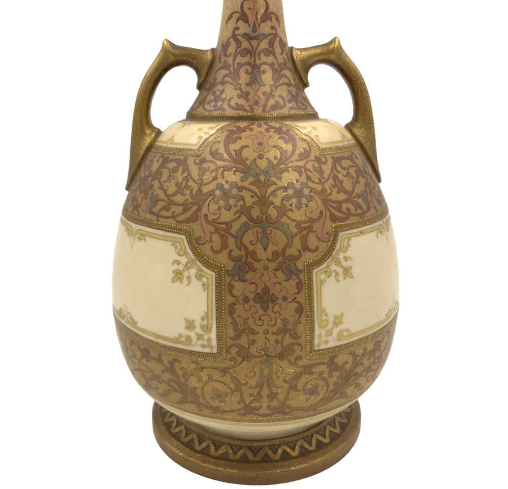ROYAL WORCESTER CERAMIC VASE, LATE 19TH CENTURY  View IV