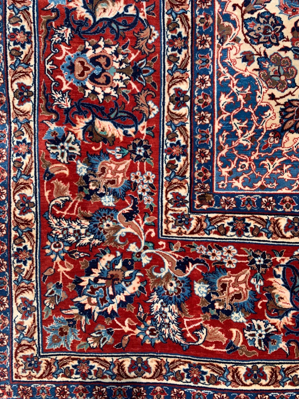 A FINE ISFAHAN SEIRAFIAN RUG, CENTRAL PERSIA, CIRCA 1940 View III