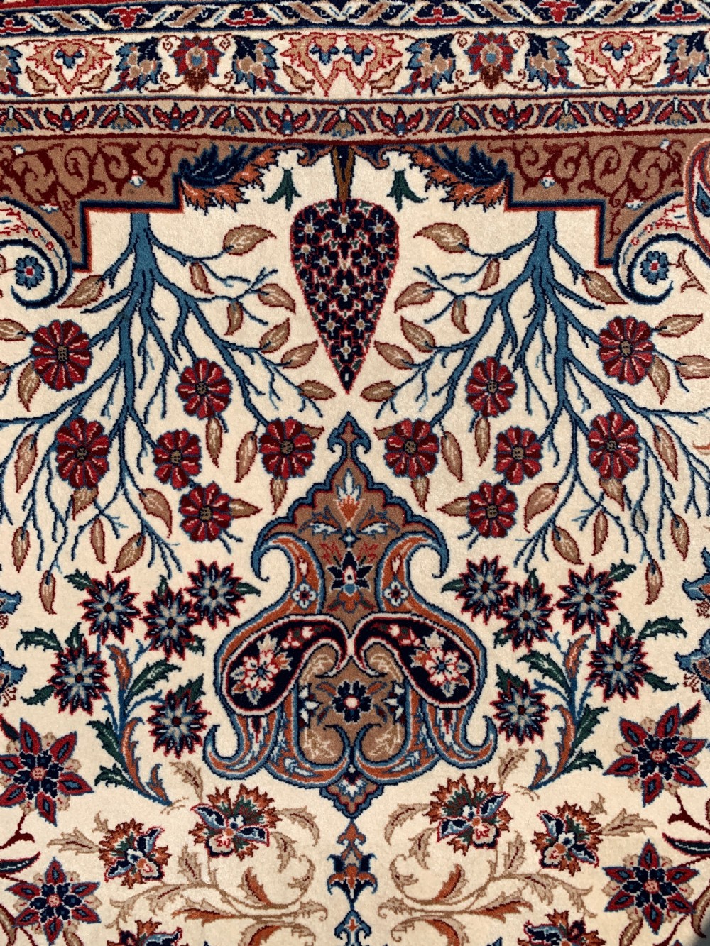 A FINE ISFAHAN SEIRAFIAN RUG BY BAGHER SEIRAFIAN View III
