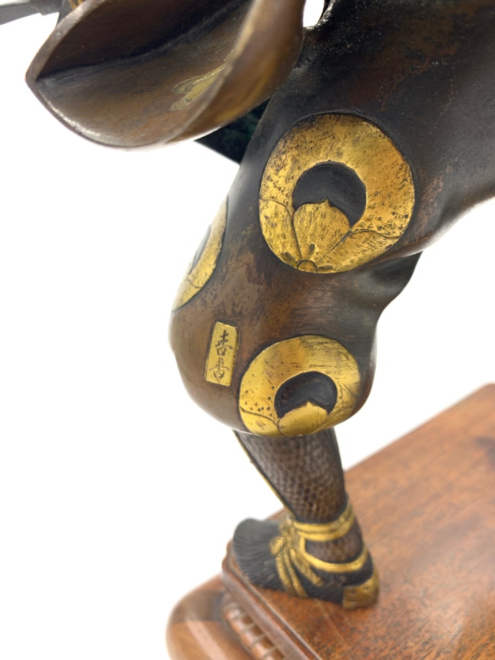 LARGE SIGNED JAPANESE PARCEL GILT BRONZE FIGURE, MEIJI PERIOD  View VI