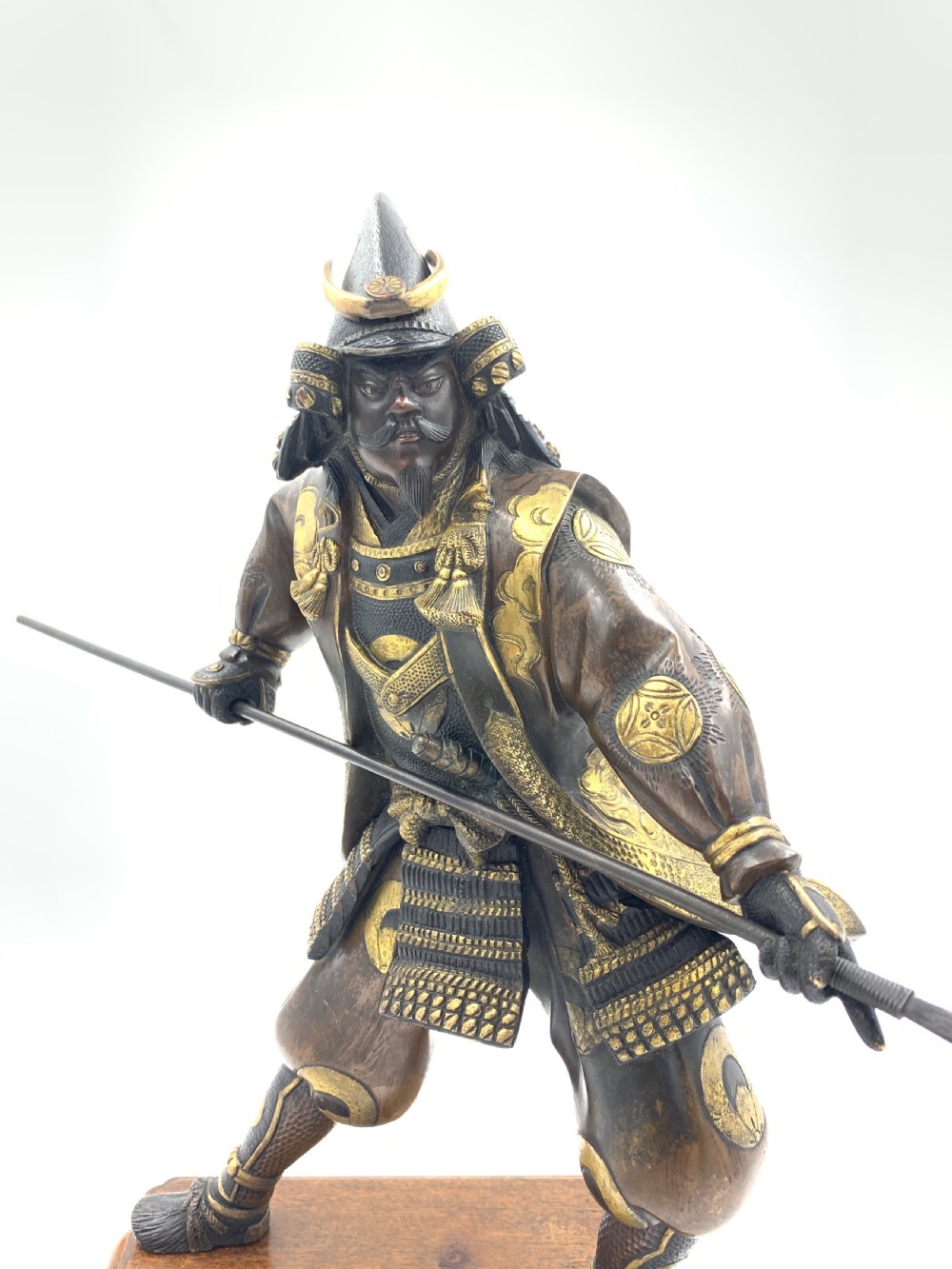 LARGE SIGNED JAPANESE PARCEL GILT BRONZE FIGURE, MEIJI PERIOD  View VIII