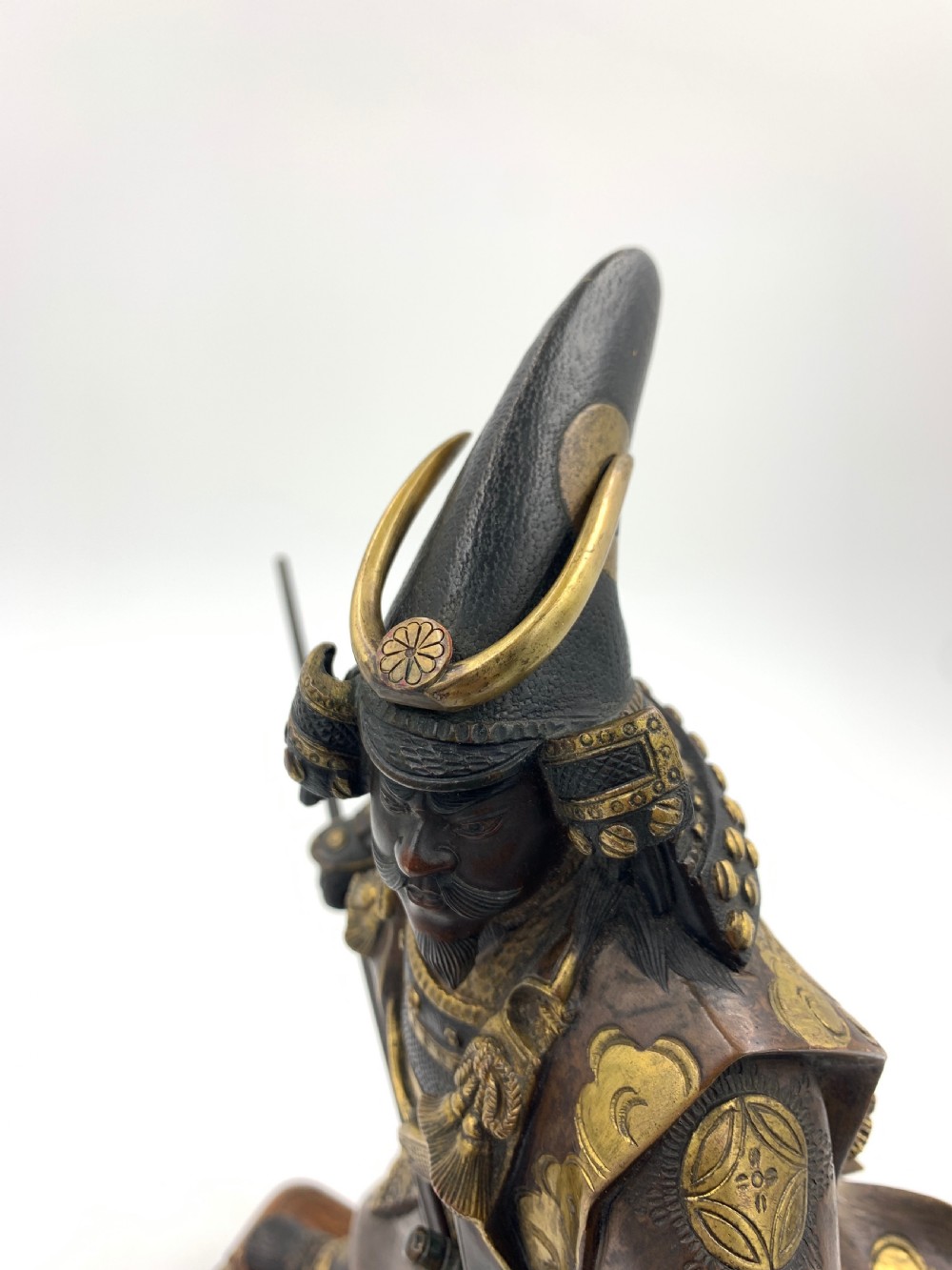 LARGE SIGNED JAPANESE PARCEL GILT BRONZE FIGURE, MEIJI PERIOD  View X