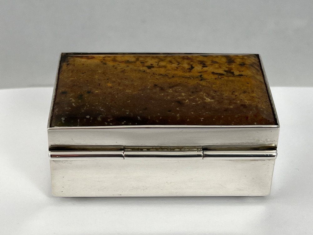 Scottish Provincial silver agate box, Aberdeen 1920 View III