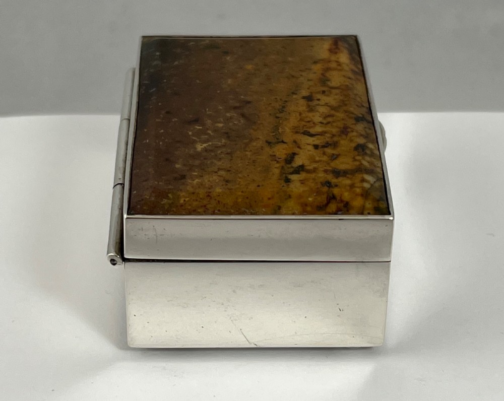 Scottish Provincial silver agate box, Aberdeen 1920 View IV