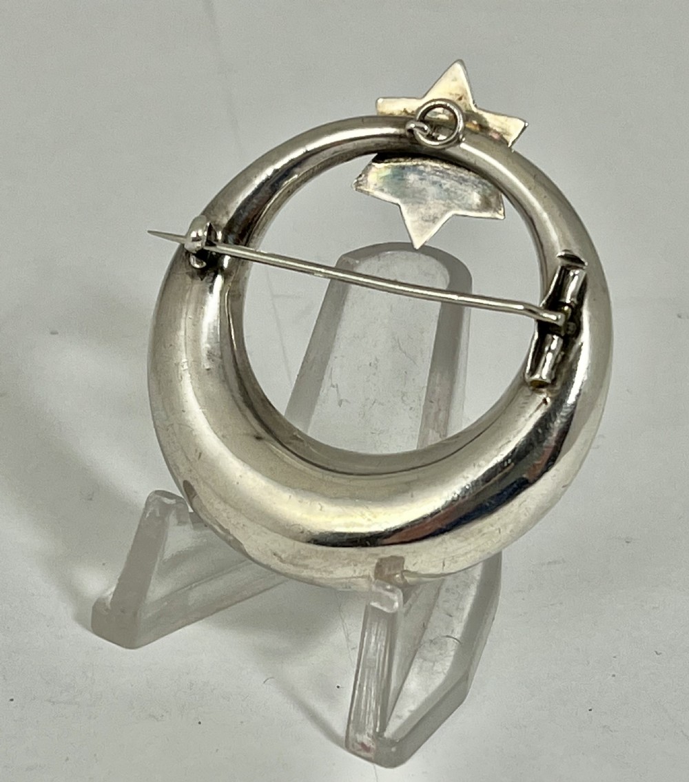 Victorian Scottish agate silver brooch, c. 1860 View III