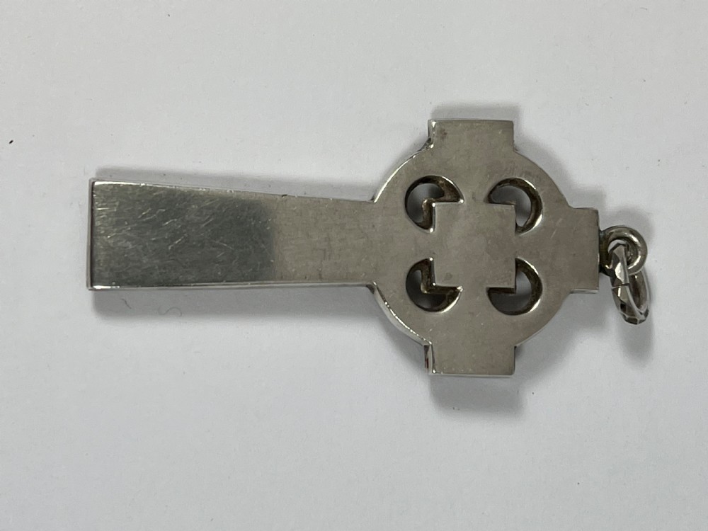 Victorian antique silver and agate Iona style cross pendant c.1880 View IV