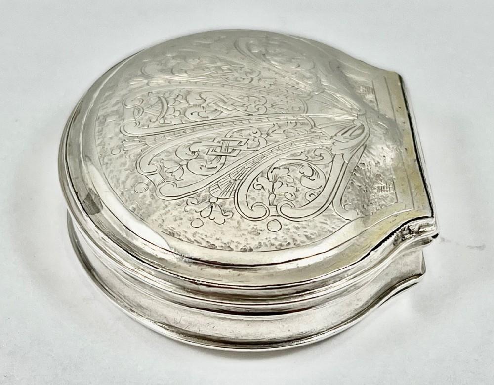 Queen Anne or George I silver snuff box c1710-1725 View III