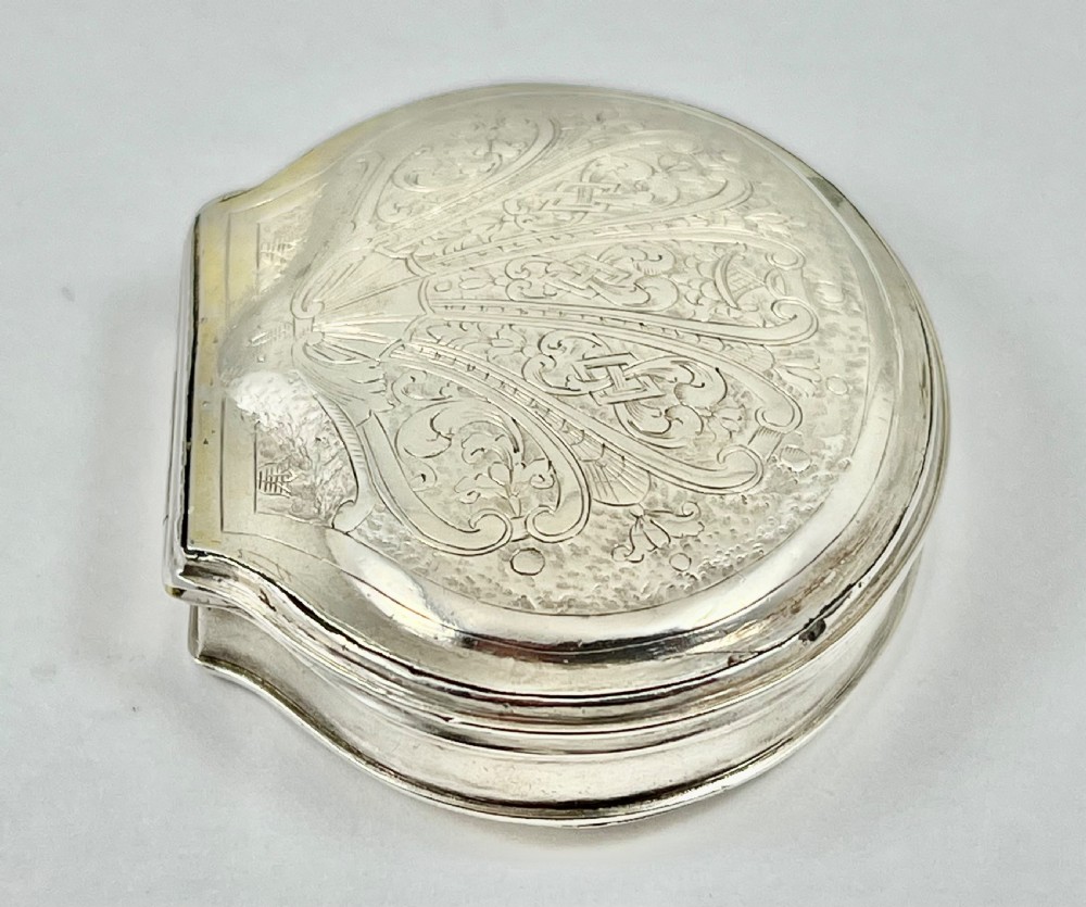 Queen Anne or George I silver snuff box c1710-1725 View IV