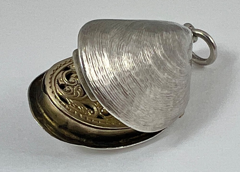 Victorian rare antique silver mussel vinaigrette, Samson Mordan 1876 View II