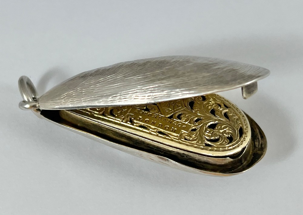 Victorian rare antique silver mussel vinaigrette, Samson Mordan 1876 View III