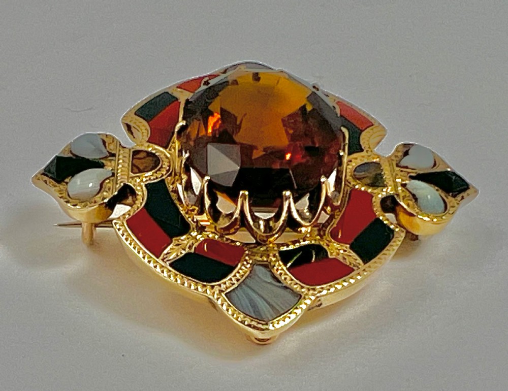 Scottish antique gold and agate brooch, 1881 View II
