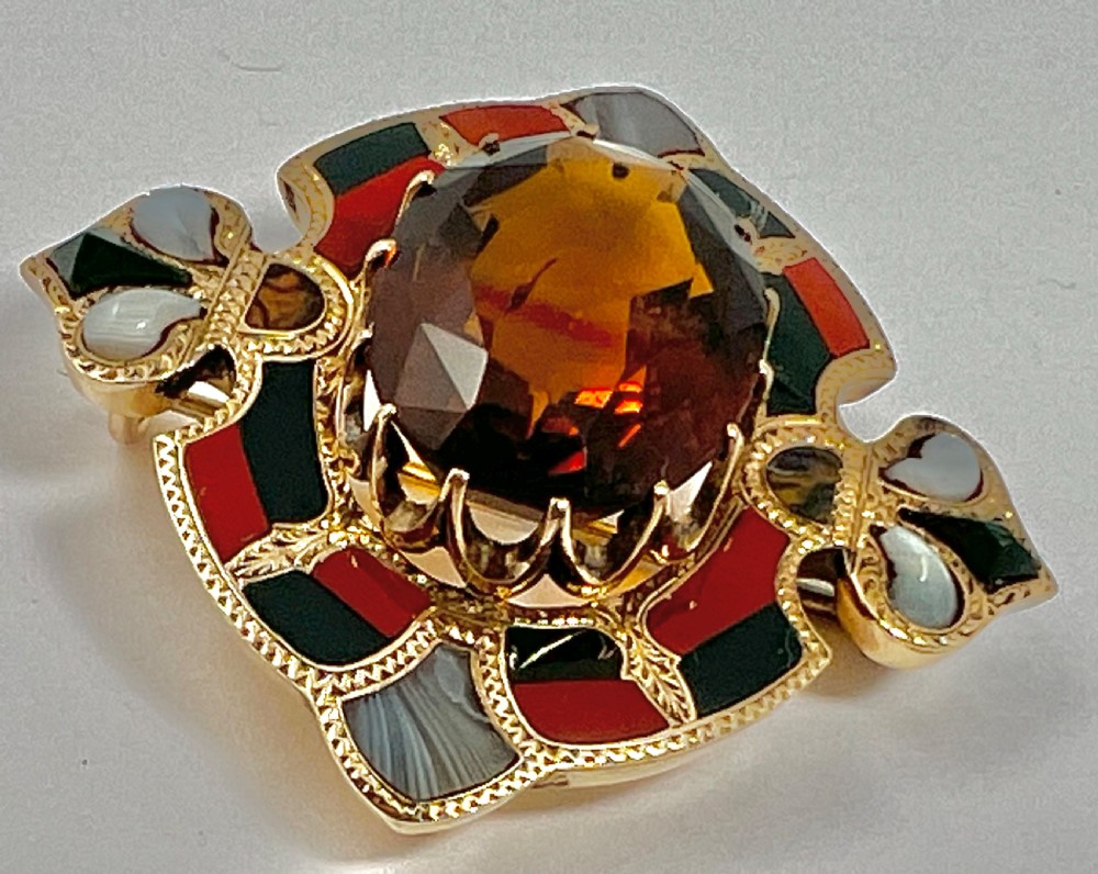 Scottish antique gold and agate brooch, 1881 View III
