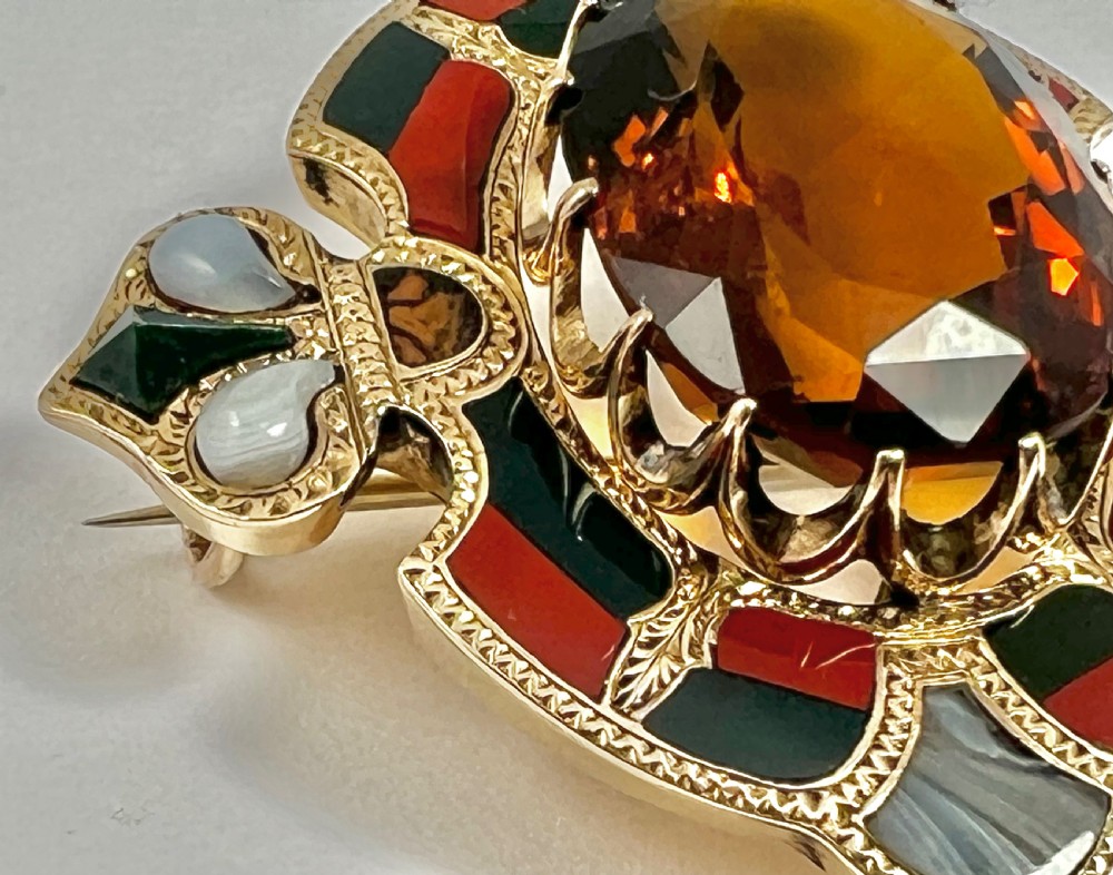 Scottish antique gold and agate brooch, 1881 View IV
