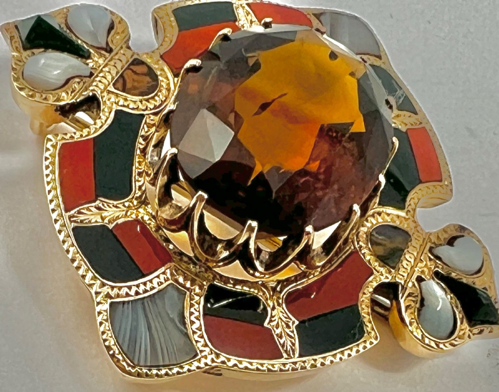 Scottish antique gold and agate brooch, 1881 View V