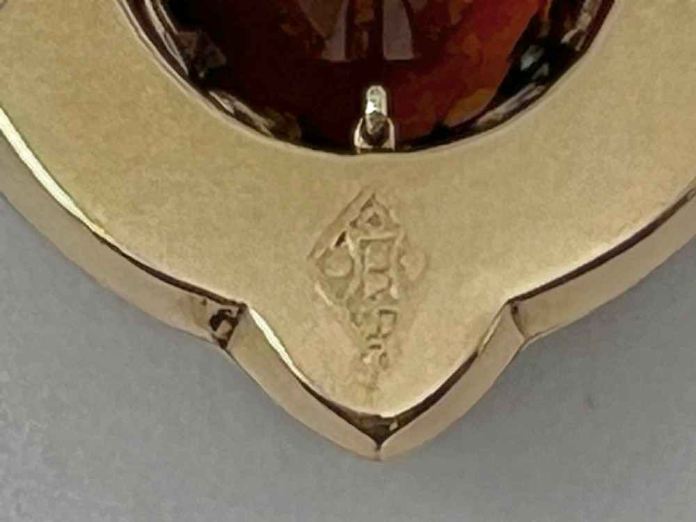 Scottish antique gold and agate brooch, 1881 View VI