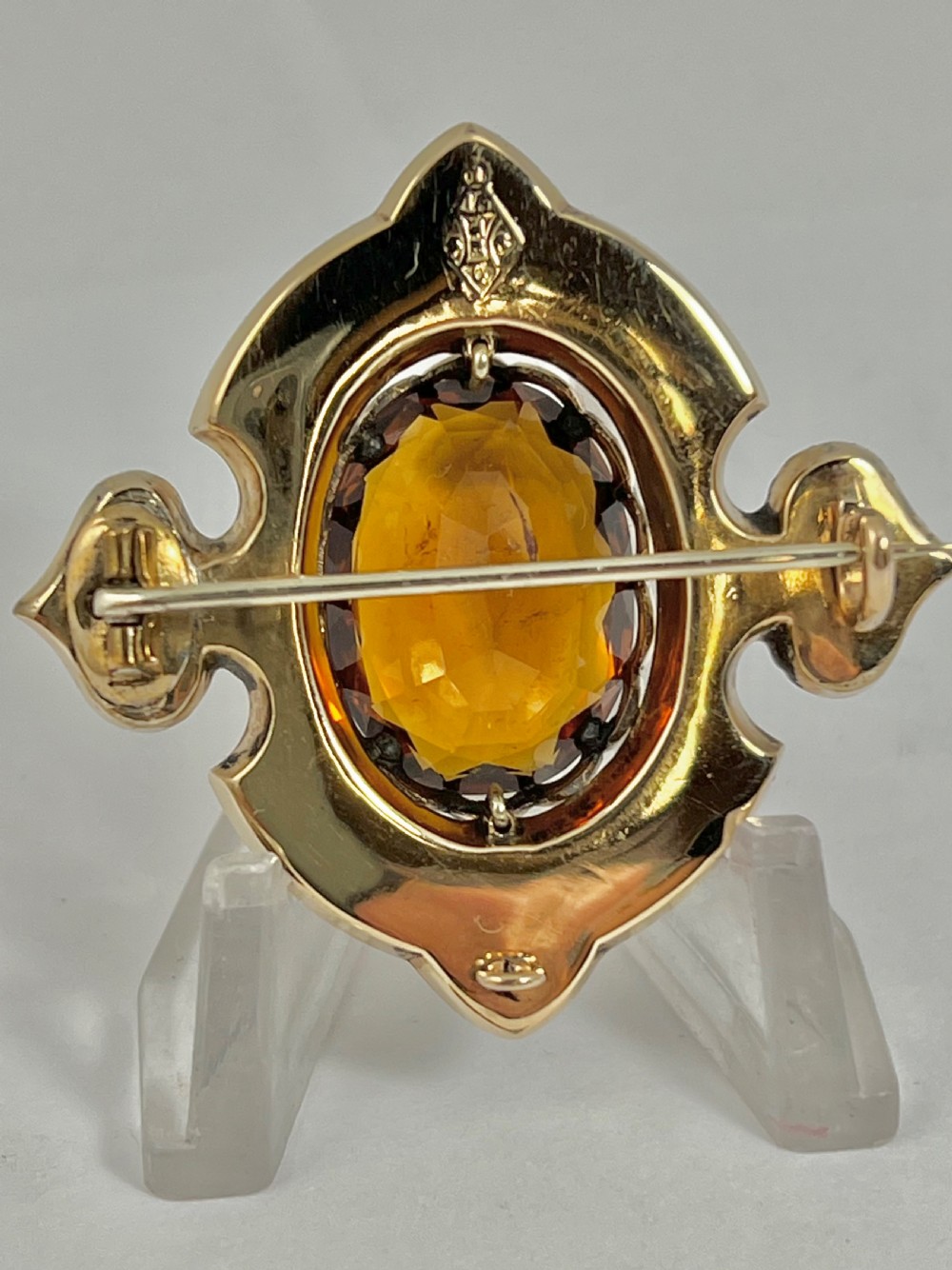 Scottish antique gold and agate brooch, 1881 View VII