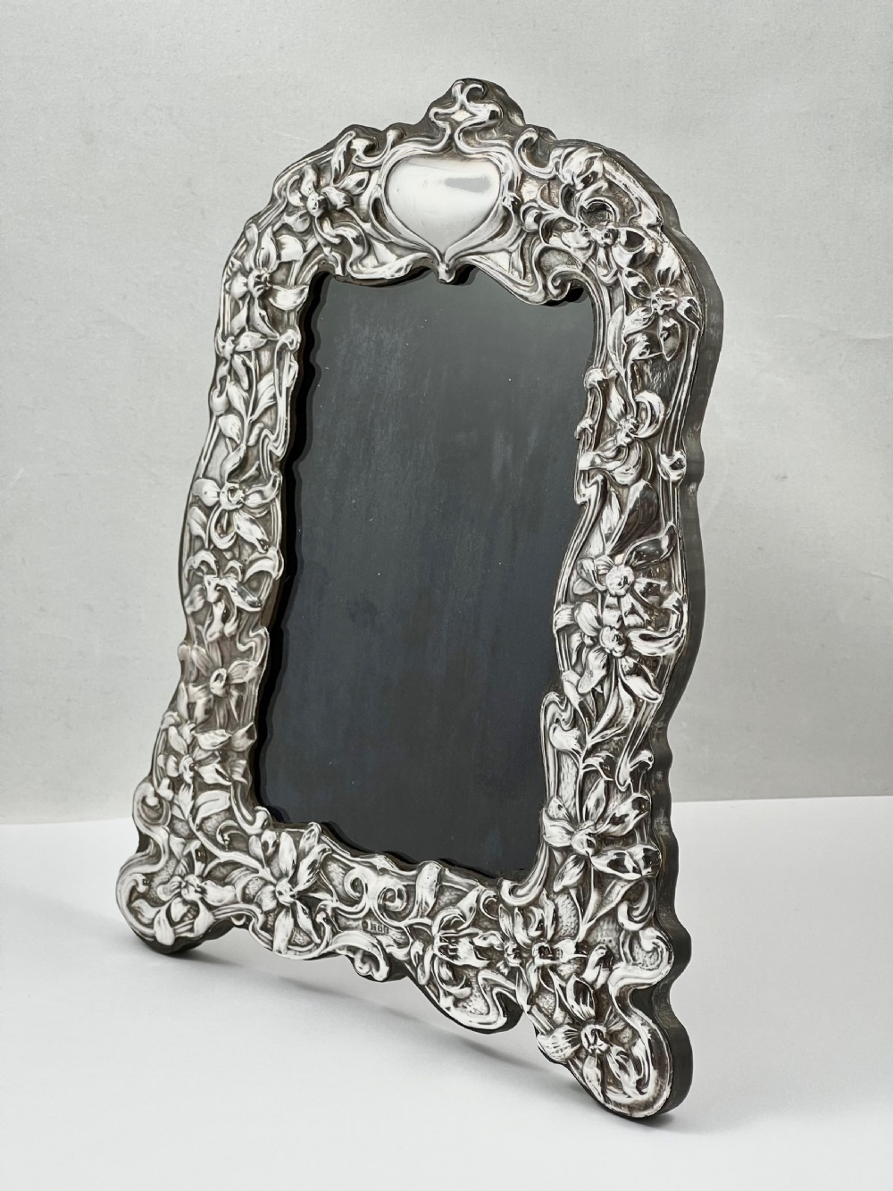 Elizabeth II Art Nouveau silver picture frame, Birmingham 1968. View V
