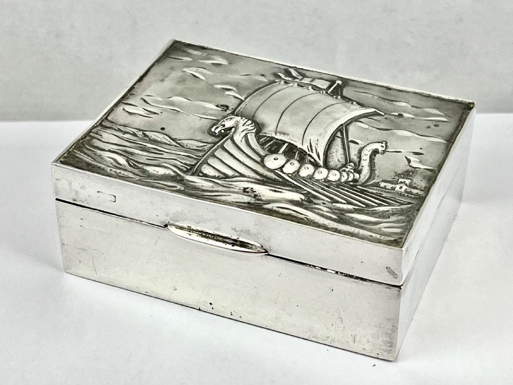 









Iona Alexander Ritchie silver jewellery box, Chester 1912 View II