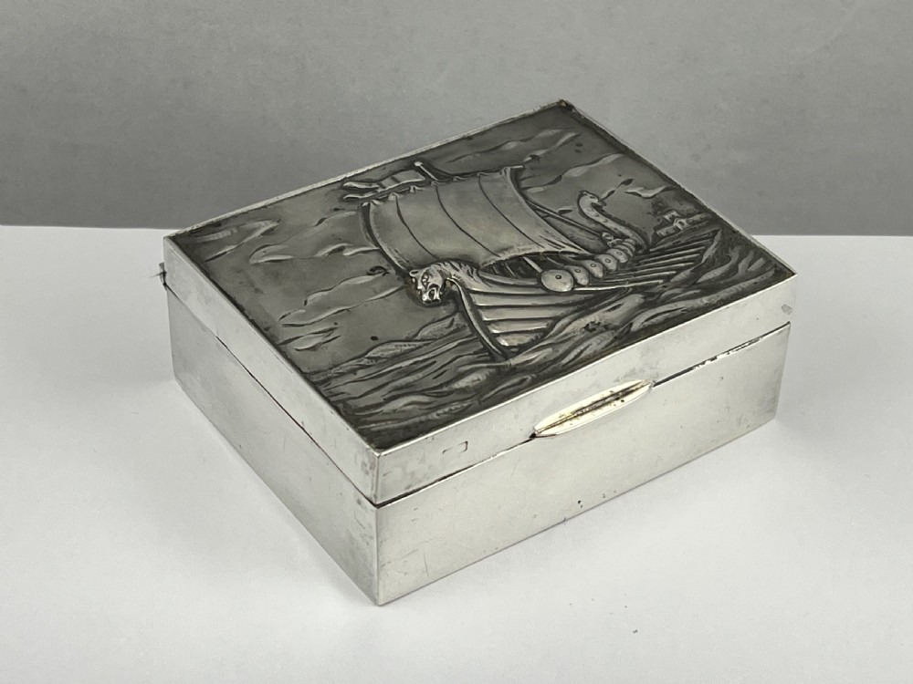 









Iona Alexander Ritchie silver jewellery box, Chester 1912 View V