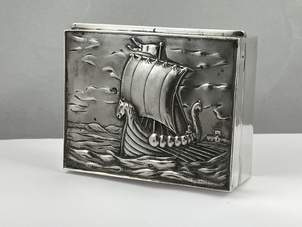 









Iona Alexander Ritchie silver jewellery box, Chester 1912 View VI