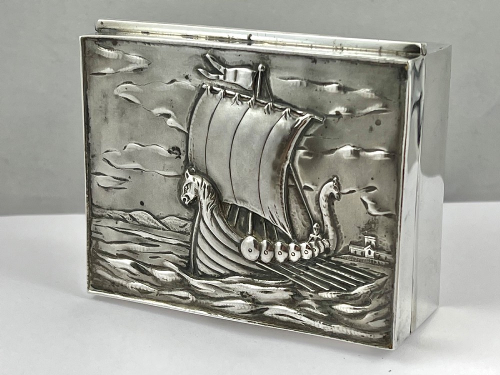









Iona Alexander Ritchie silver jewellery box, Chester 1912 View VII