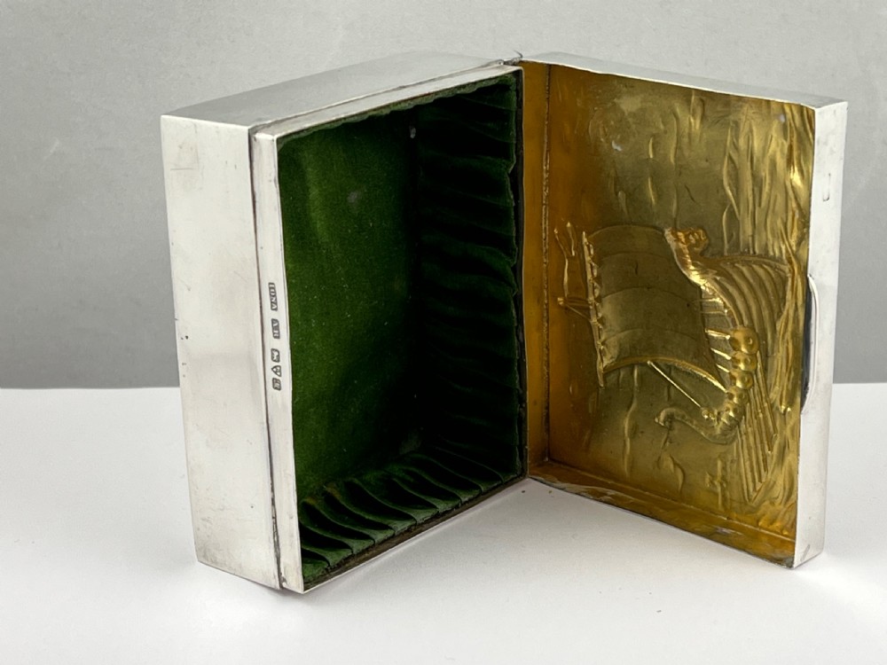 









Iona Alexander Ritchie silver jewellery box, Chester 1912 View X