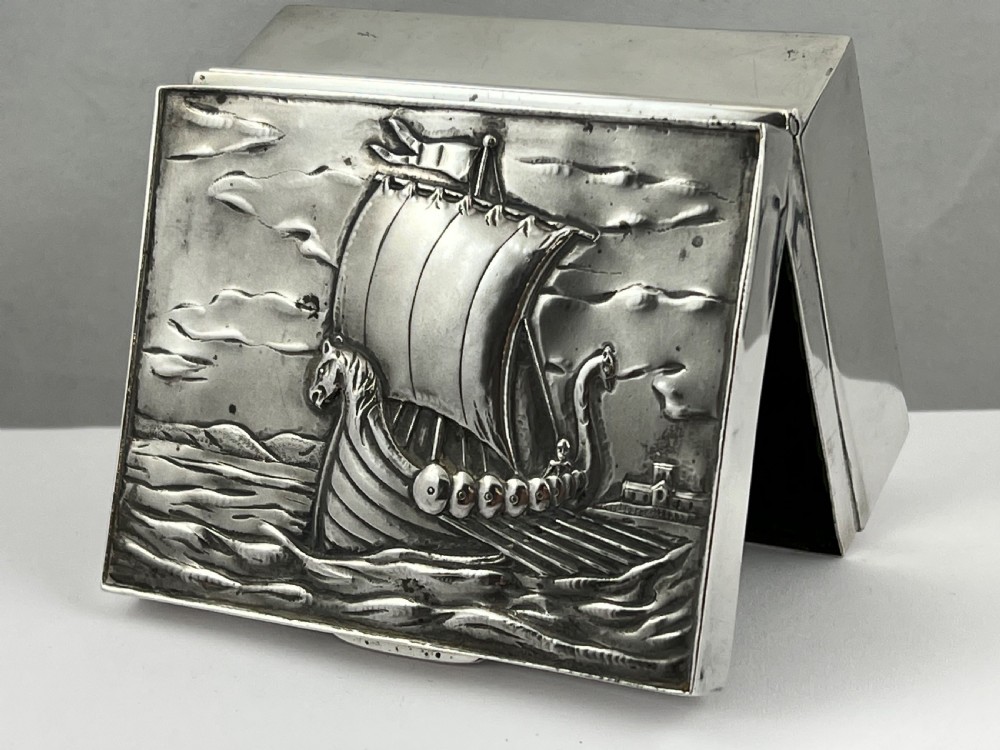 









Iona Alexander Ritchie silver jewellery box, Chester 1912 View XI