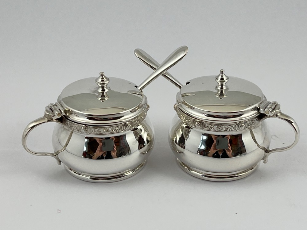 Cased 9 piece antique silver condiment set by Henderson & Sorley. Glasgow 1936 View IX